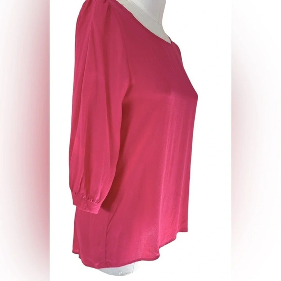 Everly - 3/4 ballon sleeve blouse in pink with gold button - Picture 7 of 11